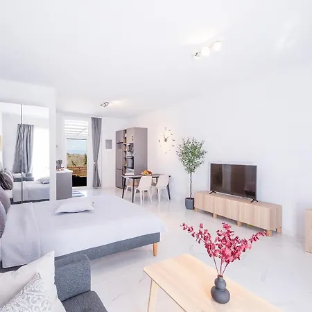 True Apartment Sfakera